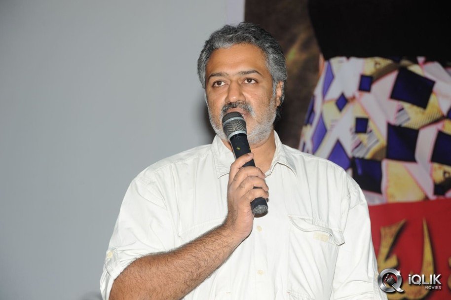 Aadu-Magadura-Bujji-Platinum-Disc-Function